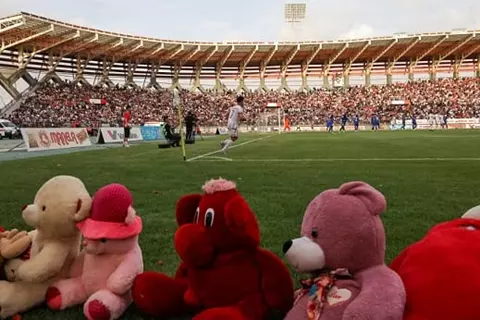 لفتة إنسانية ودمى محشوة.. كيف فاز زاخو العراقي بجائزة "ذا بيست"؟